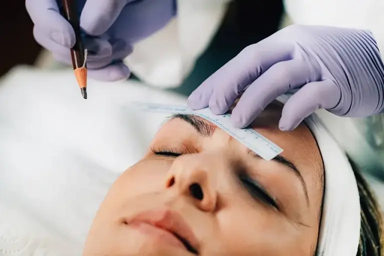 Implante de cejas Implante de cejas